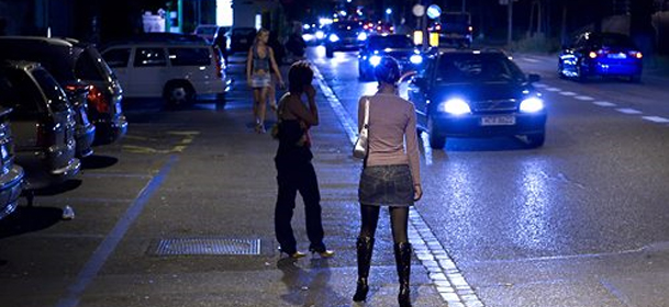 Multato in compagnia di una prostituta, ma in realtà era la moglie