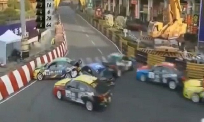 Motorsport da ridere col maxi-ingorgo che blocca tutto al Macau Grand Prix 2014 [VIDEO]