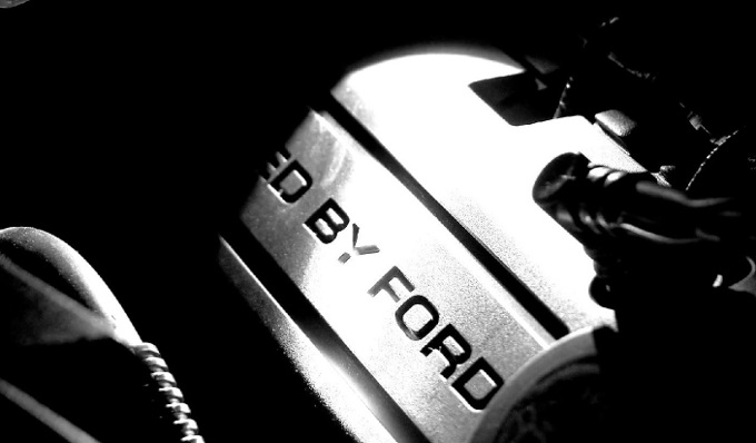 Ford, teaser di un modello misterioso ad alte prestazioni