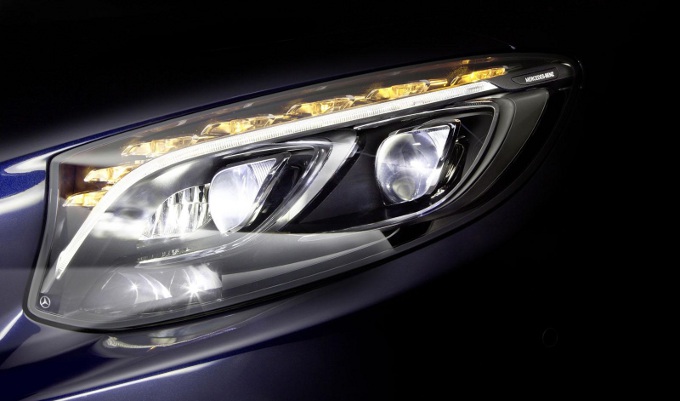 Mercedes anticipa la nuova generazioni di fari anteriori a LED