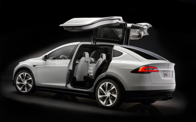 Tesla Model X, nuovo ritardo per il modello definitivo