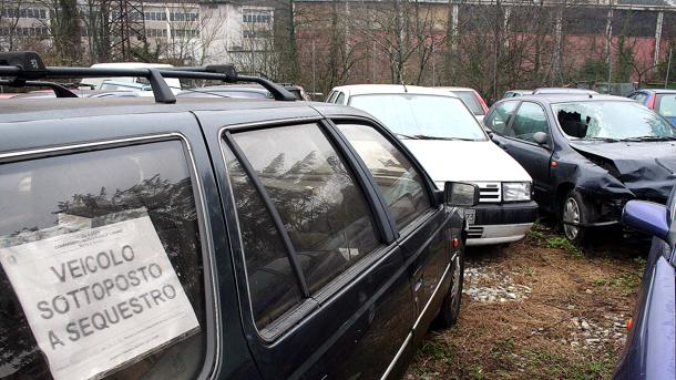 Confisca di autoveicoli per i debitori: procedura agevolata e intervento della polizia