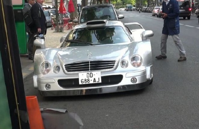 Mercedes CLK GTR filmata tra le vie di Parigi [VIDEO]