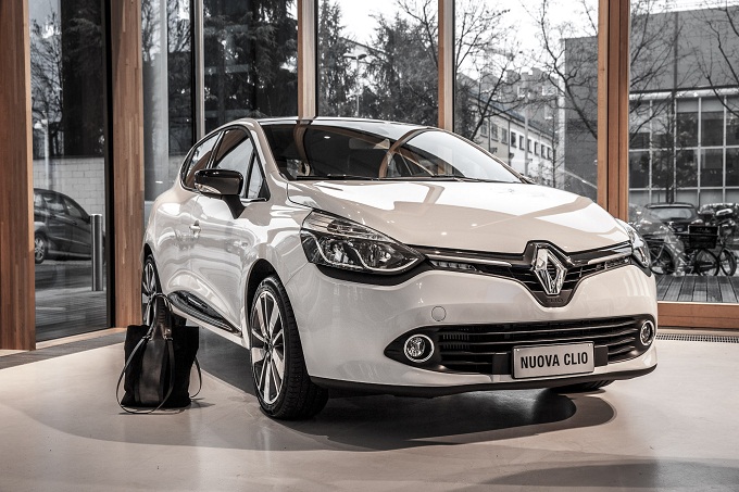 Renault Clio Costume National, un’edizione limitata per celebrare la partnership con la Maison