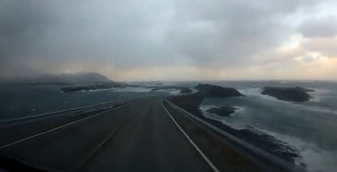 Atlantic Ocean Road, una strada da percorrere con il cuore in gola [VIDEO]