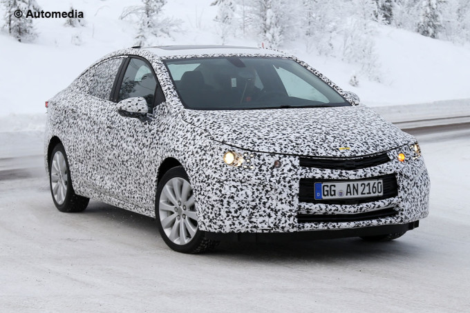 Chevrolet Cruze, misterioso prototipo beccato nel Nord Europa [FOTO SPIA]