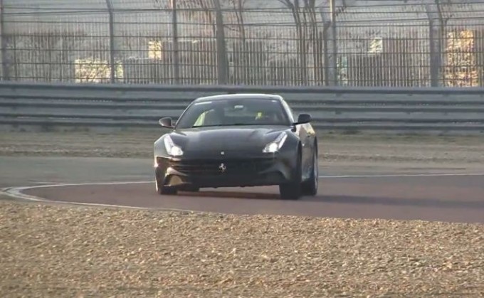 Ferrari FF, un prototipo (forse) del nuovo modello filmato in pista a Fiorano [VIDEO]