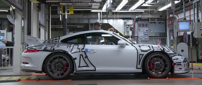 Porsche 911 GT3, la sportiva rinasce nel centro prova di Stoccarda [VIDEO]