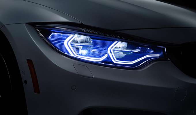 BMW M4 Iconic Lights Concept, al CES 2015 si accende la nuova luce laser [FOTO]