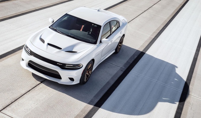 Dodge Charger SRT Hellcat, la berlina che raggiunge i 330 km/h