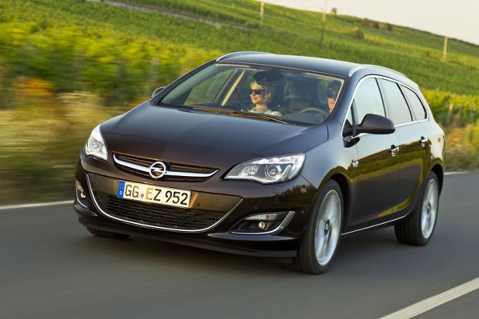 Nuova Opel Astra, il lancio può aspettare