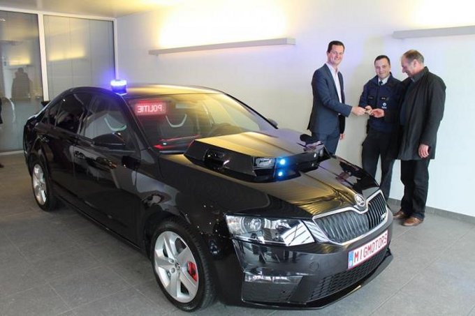 Skoda Octavia RS della polizia in Belgio con il sistema automatico di riconoscimento targa