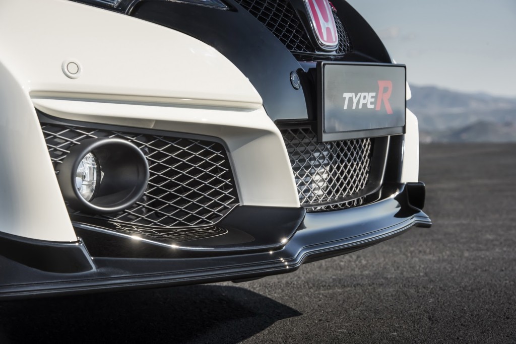 Honda Civic Type R: prime foto ufficiali del modello di serie in vista del debutto al Salone di Ginevra 2015