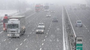 Maltempo sull’Italia, nevicate copiose sull’Appenino: disagi alla circolazione, sulla A1 stop ai Tir