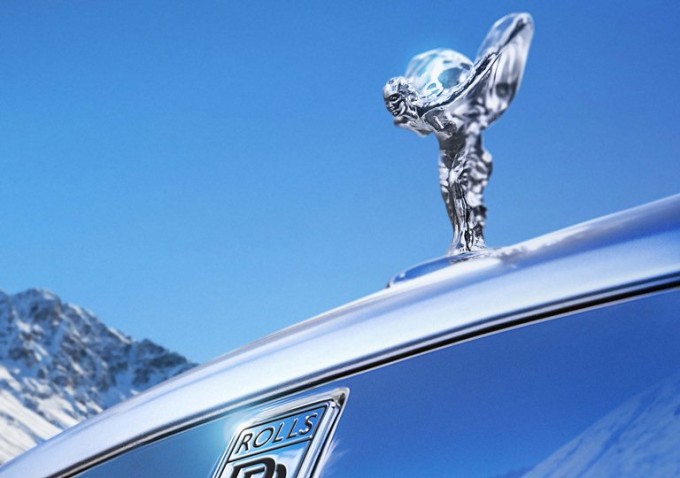 Rolls-Royce annuncia l’arrivo di un nuovo modello, che sia l’atteso crossover?