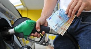 Carburanti: prezzi di nuovo in salita