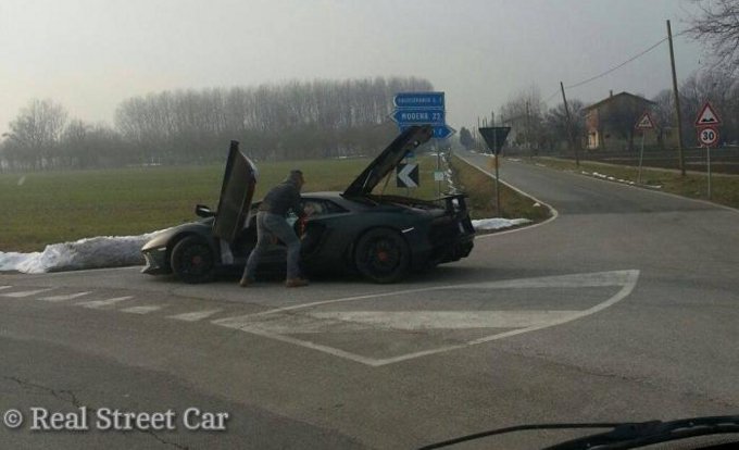 Lamborghini Aventador Super Veloce: nuova foto spia durante dei test in Italia