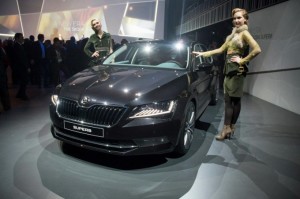 Skoda Superb 2015: presentazione ufficiale della nuova generazione [foto e video]