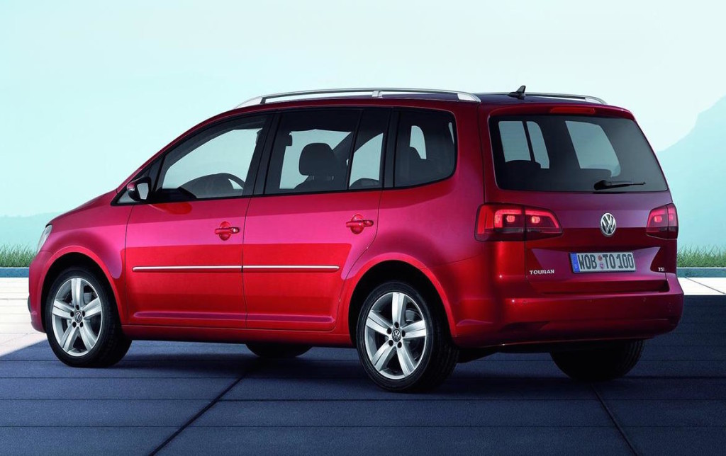 Volkswagen Touran 2015 verrà svelata al Salone di Ginevra 2015