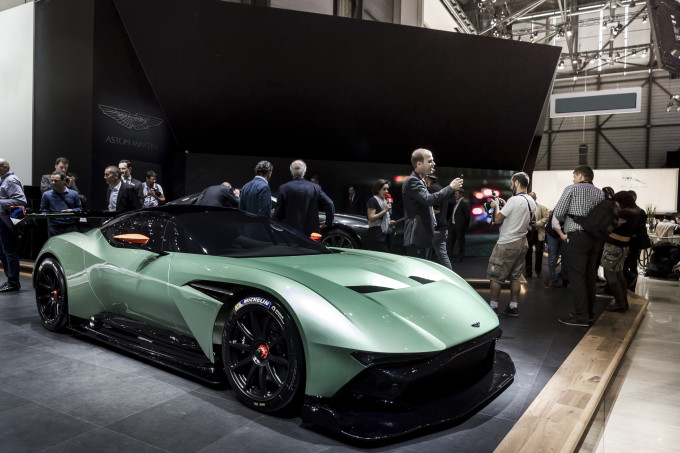 Aston Martin Vulcan, la supercar eruttiva sarà al Salone di New York 2015