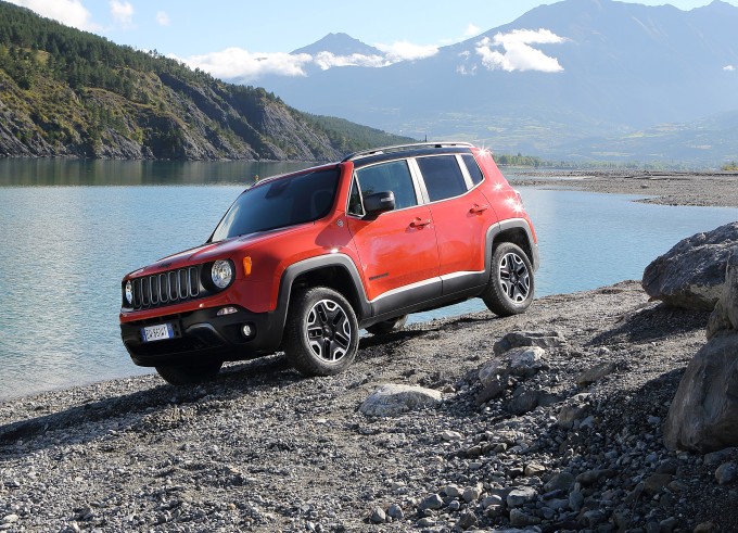 Jeep Renegade conquista la Spagna: eletto “miglior SUV compatto 2015”