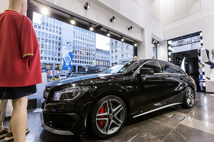 La Mercedes-AMG CLA 45 Shooting Brake sceglie Milano per la sua anteprima italiana [FOTO]