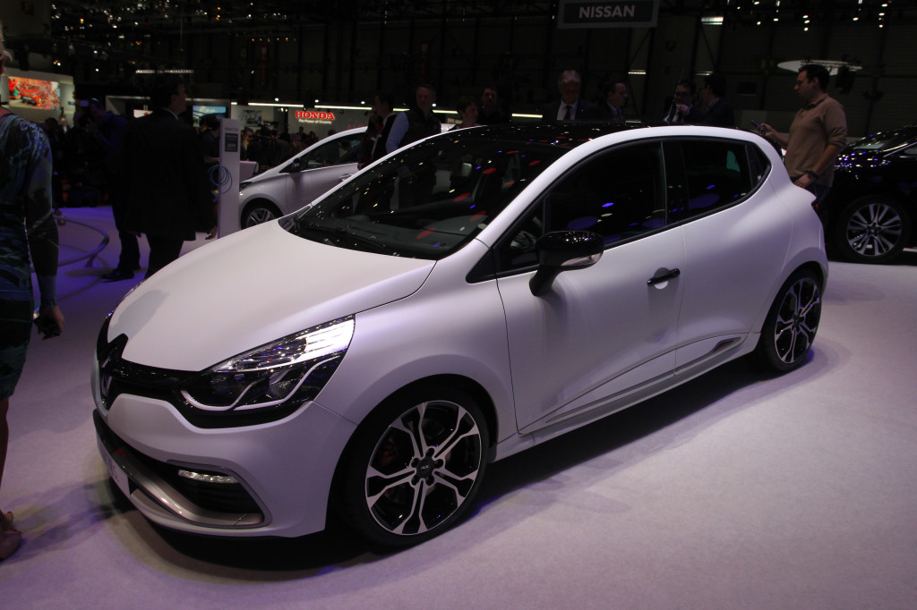 Renault Clio RS Trophy, nuova sportivetta tutto pepe al Salone di Ginevra 2015 [FOTO LIVE]