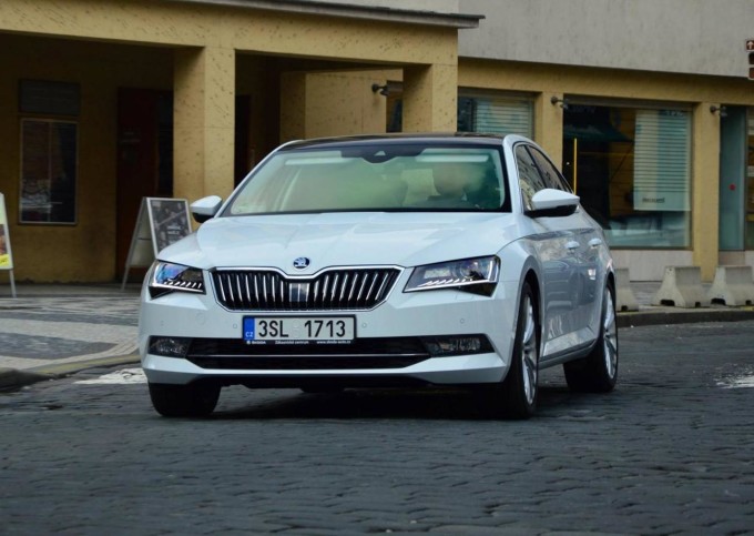 Skoda Superb 2015 a Praga