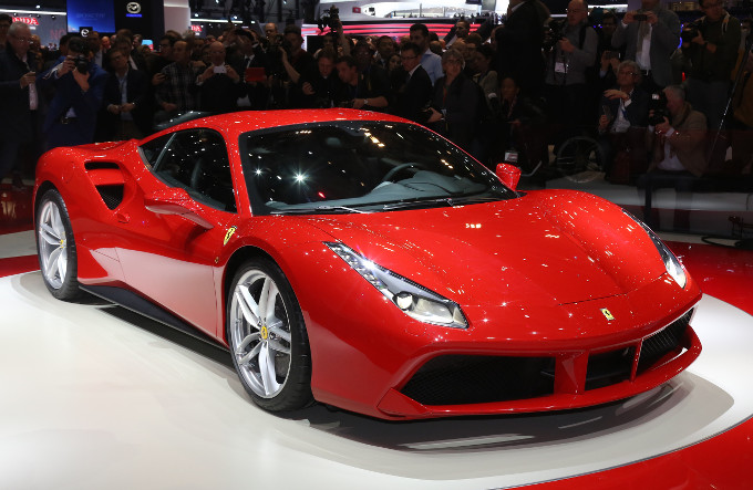 Ferrari 488 GTB: debutto tra le stelle al Salone di Ginevra