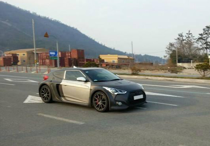 Hyundai Veloster: foto spia dalla Corea di un prototipo simile alla concept Veloster Midship