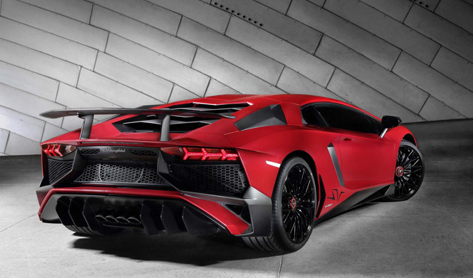 Lamborghini Aventador LP 750-4 Superveloce: solo 600 esemplari per questo Toro scatenato