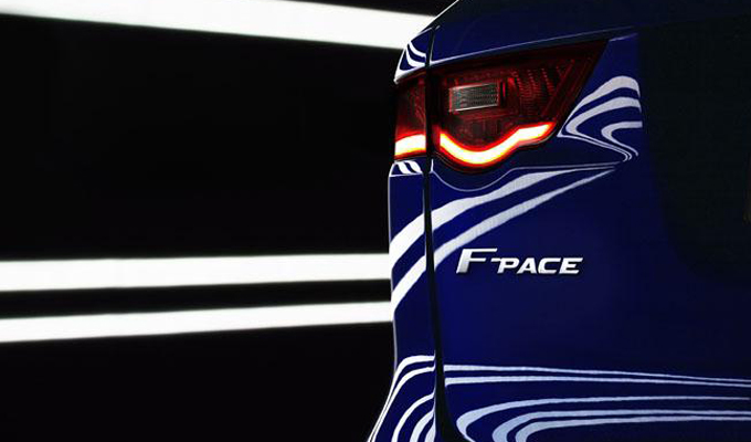 Jaguar F-Pace: il SUV del giaguaro atteso al Salone di Francoforte