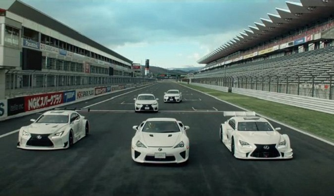 Lexus LFA e RC F danzano a suon di drift sul circuito del Fuji [VIDEO]