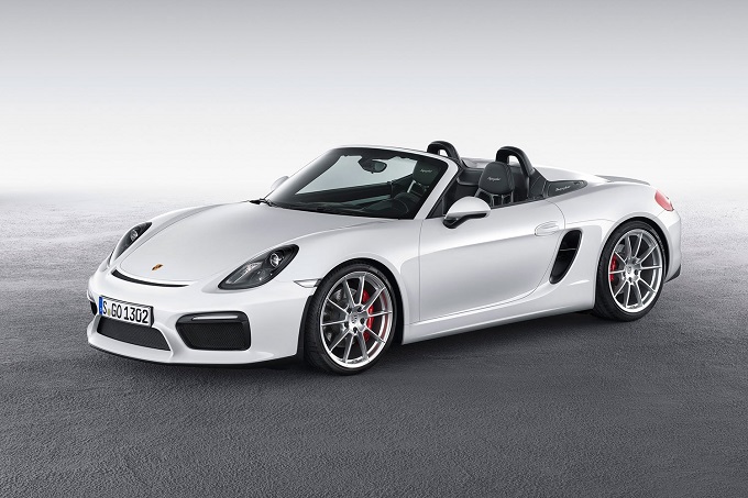 Nuova Porsche Boxster Spyder, la roadster torna alle origini senza filtri [VIDEO]