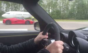 Ferrari LaFerrari, duello in velocità con Porsche 918 Spyder e McLaren 650S [VIDEO]