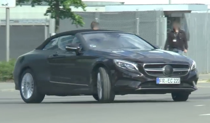 Mercedes Classe S Cabriolet: ripreso un prototipo in movimento con poche coperture [VIDEO]