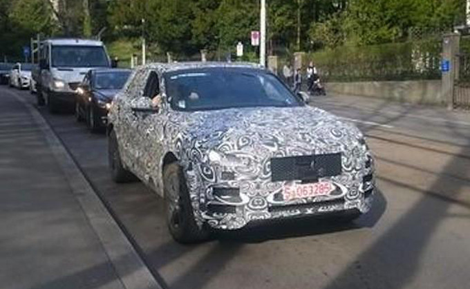 Jaguar F-Pace: foto spia del SUV che debutterà al Salone di Francoforte