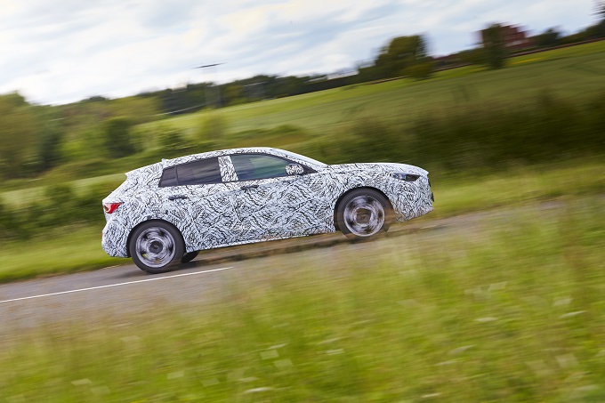 Infiniti Q30, confermato il debutto al Salone di Francoforte 2015