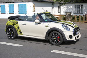 MINI Cooper S Cabrio MY 2016 immortalata durante i test in strada [FOTO SPIA]