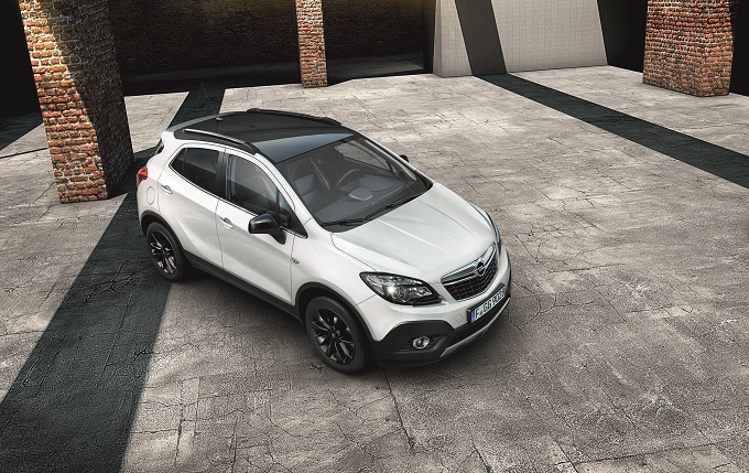 Opel Mokka, il SUV urbano si potrà avere anche nella versione b-Color