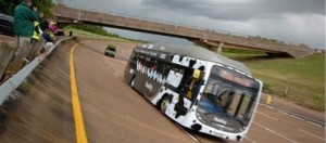 Un autobus a metano fissa un nuovo record di velocità