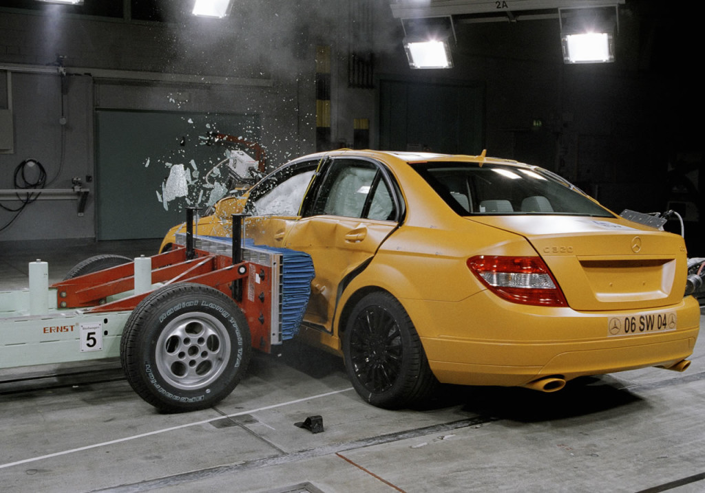 Mercedes, nasce il nuovo centro crash test