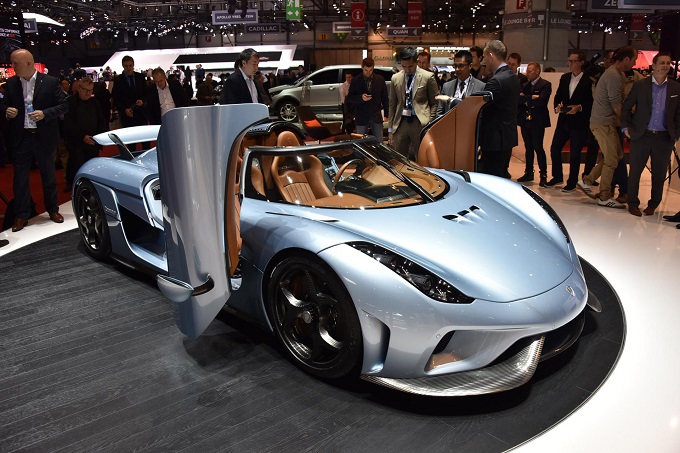 Koenigsegg Regera, la supercar scatena tutta la sua potenza ibrida in un VIDEO