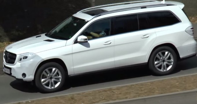 Mercedes GLS, beccato in strada il SUV premium della Stella [VIDEO SPIA]