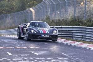 Il Nürburgring toglie i divieti di velocità: parte la caccia alla Porsche 918 Spyder