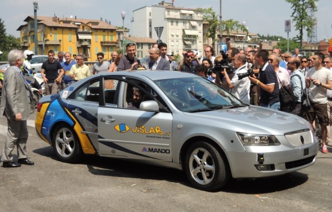 Guida autonoma, la startup italiana VisLab comprata dall’americana Ambarella