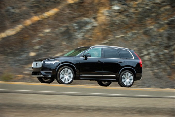 Volvo XC90 eletta “Auto dell’anno 2015” da Auto Express