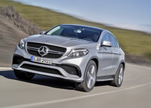 Mercedes GLE Coupé, Lewis Hamilton è impressionato dalla rivale della X6 [VIDEO]