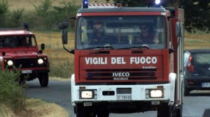 Incidente sulla A12, Tir schiaccia auto contro guardrail: tre feriti gravi