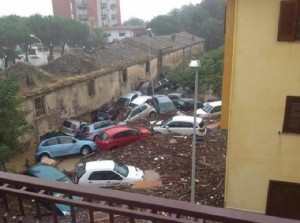 Calabria investita da un violento nubifragio: strade allagate e auto trascinate dal fango